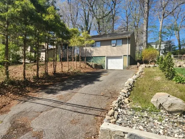 286 Cupsaw Dr, Ringwood Boro, NJ 07456