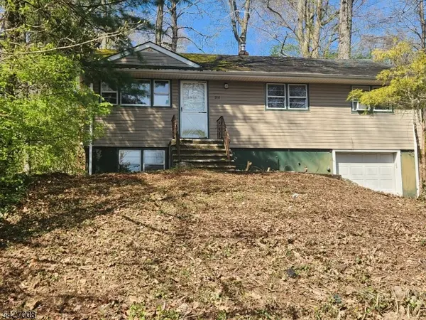 286 Cupsaw Dr, Ringwood Boro, NJ 07456