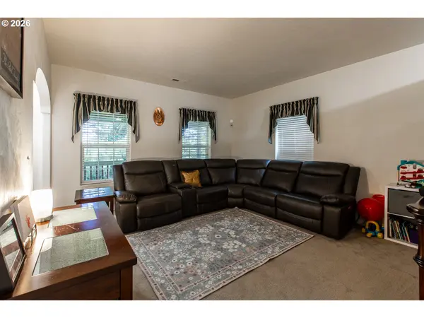 2737 HALLMARK LN, Eugene, OR 97405