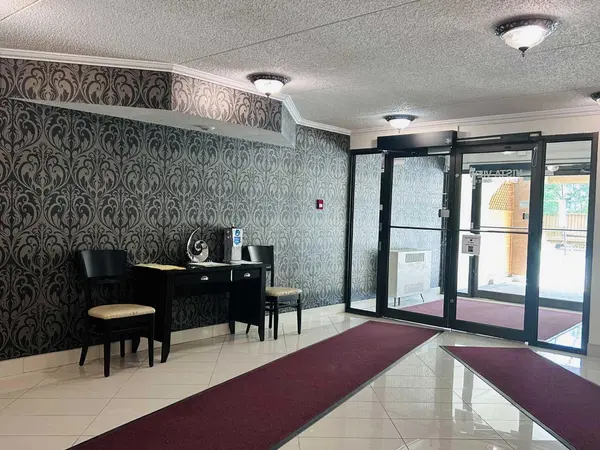 5204 Dalton DR NW #806, Calgary, AB T3A 3H1