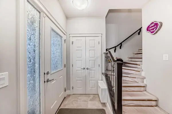 10097 46 ST NE, Calgary, AB T3J 0Y5