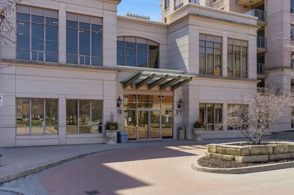 37 Galleria Pkwy #318, Markham, ON L3T 0A5