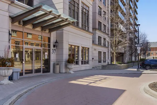 37 Galleria Pkwy #318, Markham, ON L3T 0A5