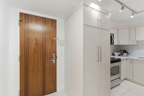 37 Galleria Pkwy #318, Markham, ON L3T 0A5