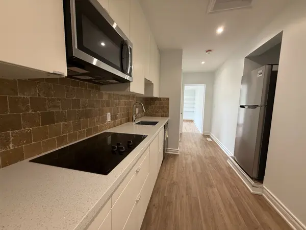 220 Millard AVE #2 (Back), Newmarket, ON L3Y 1Z2