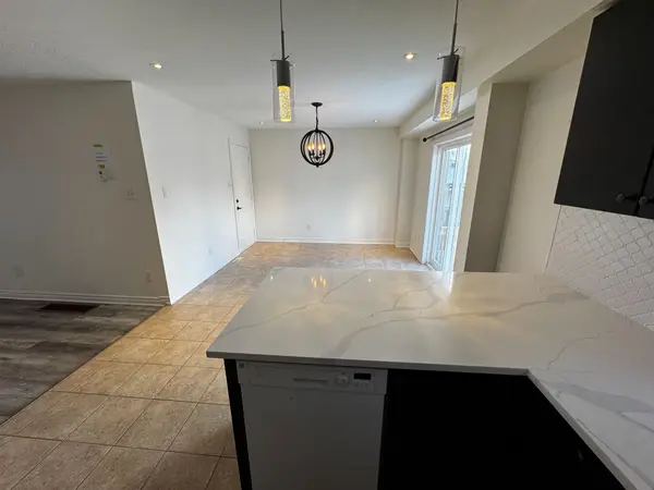 77 White CRES, Barrie, ON L4N 5Z9