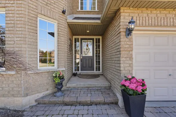 37 Southcreek DR, Hamilton, ON L9K 1M2