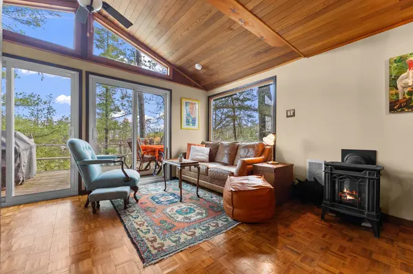 2711 Channel View LN, Selwyn, ON K0L 2H0