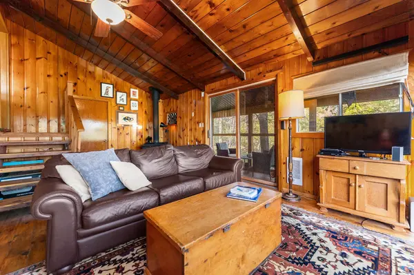 2711 Channel View LN, Selwyn, ON K0L 2H0