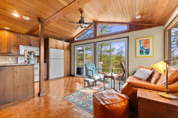 2711 Channel View LN, Selwyn, ON K0L 2H0