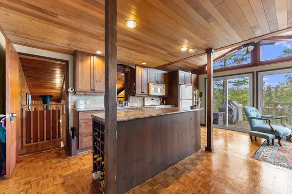 2711 Channel View LN, Selwyn, ON K0L 2H0