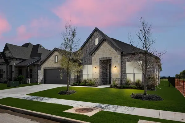 387 Paddle Boat Drive, Granbury, TX 76049