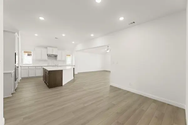 1404 Elle Lane, Aubrey, TX 76227