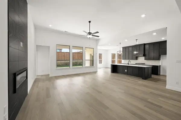 748 Brozgold Avenue, Midlothian, TX 76065