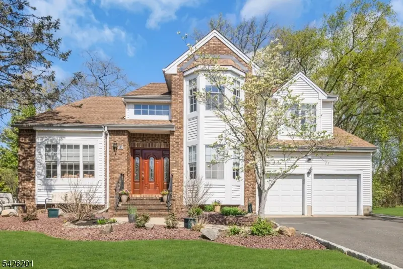 51 Oakland Rd, Old Bridge Twp., NJ 08857