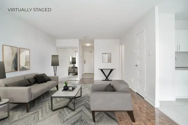 33 Isabella ST #1813, Toronto C08, ON M4Y 2P7