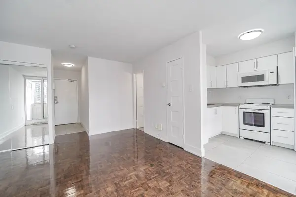 33 Isabella ST #1813, Toronto C08, ON M4Y 2P7