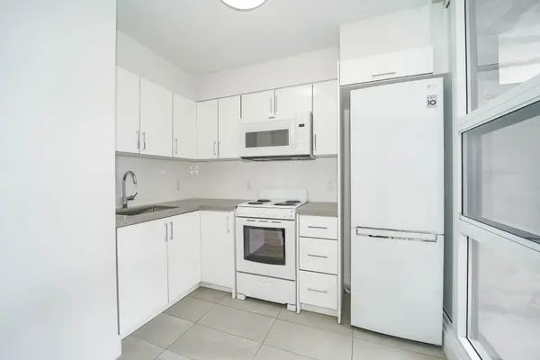 33 Isabella ST #1813, Toronto C08, ON M4Y 2P7