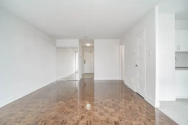 33 Isabella ST #1813, Toronto C08, ON M4Y 2P7