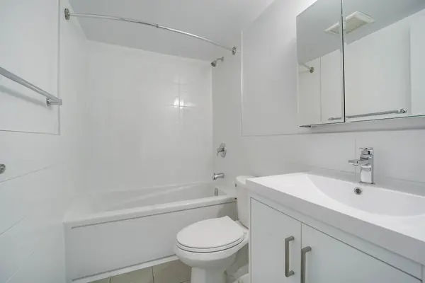 33 Isabella ST #1813, Toronto C08, ON M4Y 2P7