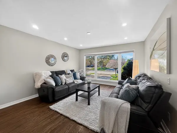 1166 Kingsholm DR, Mississauga, ON L4Y 2H2