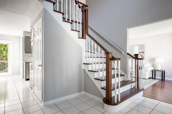 2185 Vista DR, Burlington, ON L7M 3N7