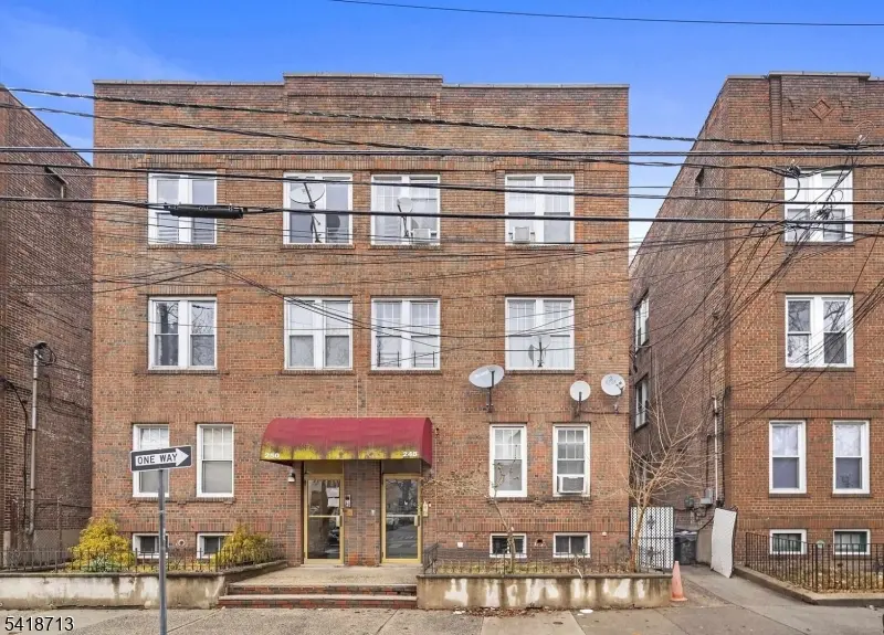 250 Clendenny Ave #4, Jersey City, NJ 07304