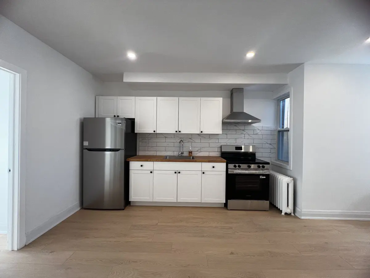 804A St Clair AVE W #101, Toronto C03, ON M6C 1B6