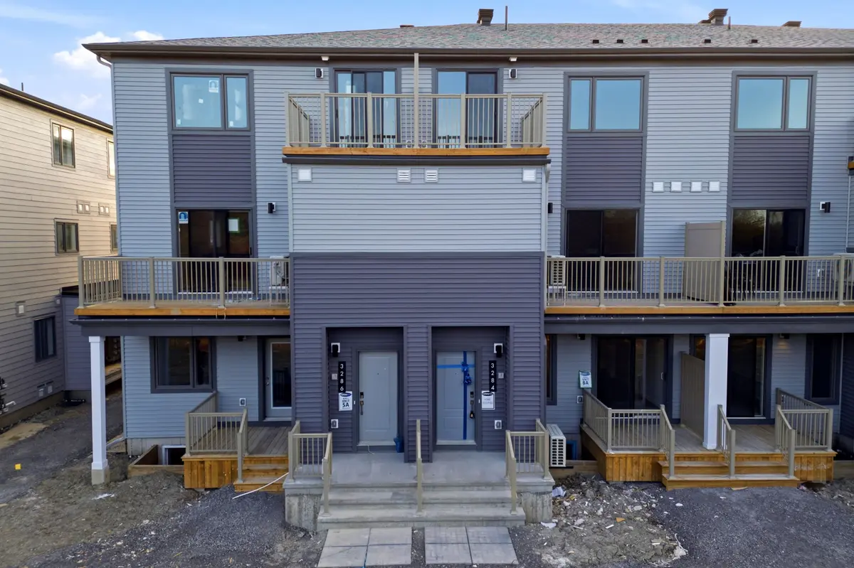 3284 Greenbank RD, Barrhaven, ON K2J 4H7