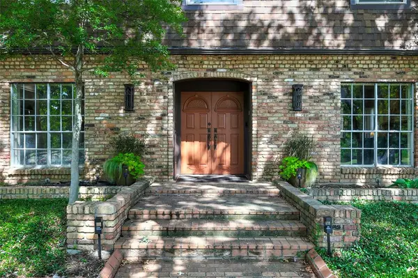 4165 Shady Valley Drive, Arlington, TX 76013