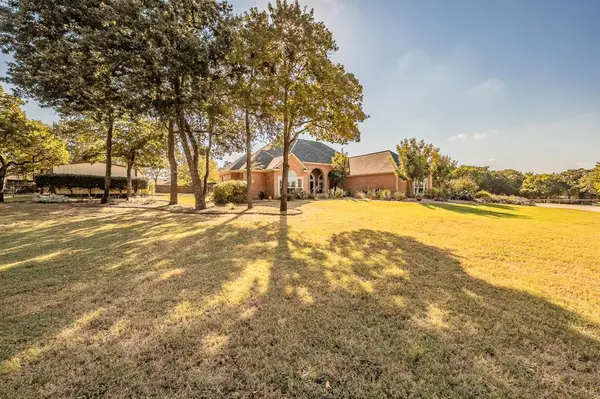 225 Sherry Lane, Burleson, TX 76028