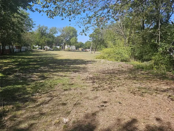 105 Huling Drive, Azle, TX 76020