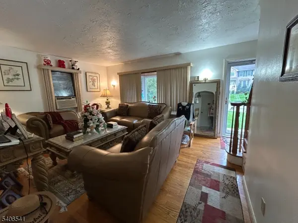 63 Grant Ave, East Hanover Twp., NJ 07936