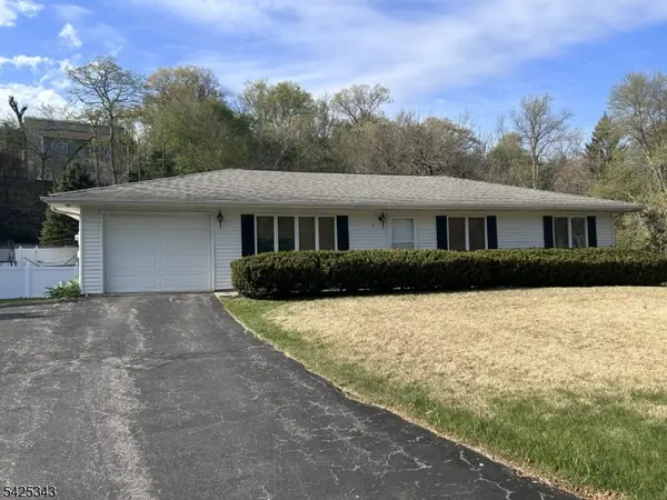 6 Lori Ln, Lincoln Park Boro, NJ 07035