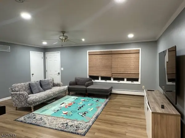 6 Lori Ln, Lincoln Park Boro, NJ 07035