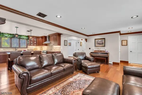 25 Columbia Ave, Nutley Twp., NJ 07110