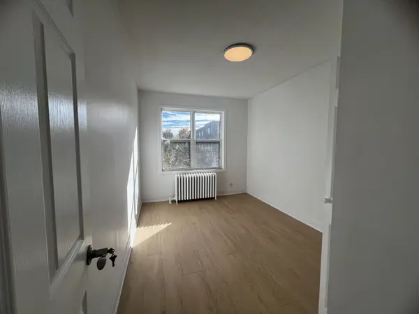 804A St Clair AVE W #101, Toronto C03, ON M6C 1B6