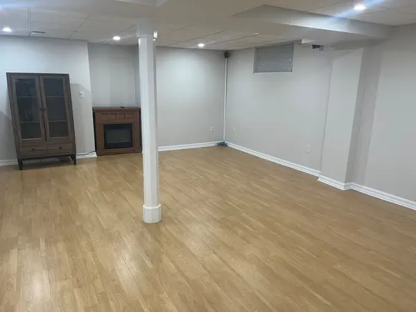 37 Robertson Close #Basement, Vaughan, ON L6A 2H1