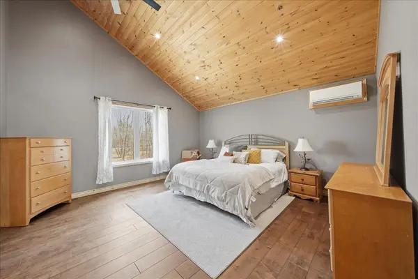 70 Forest Harbour Pkwy, Tay, ON L0K 2C0