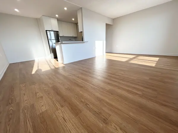 82 Millside DR #303, Milton, ON L9T 4A1