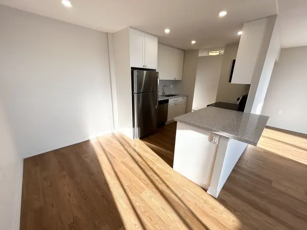 82 Millside DR #303, Milton, ON L9T 4A1