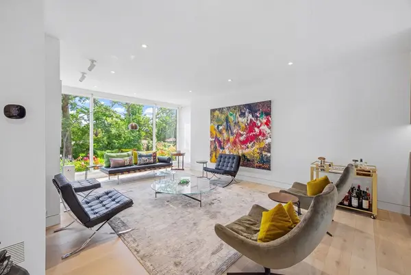 30 Edenbrook HL, Toronto W08, ON M9A 3Z6