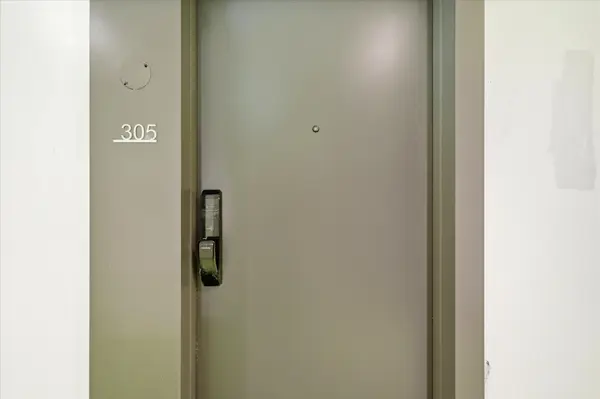 2075 Lakeshore RD #305, Burlington, ON L7R 1E2