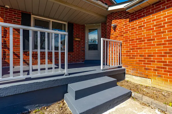 3945 Renfrew CRES, Mississauga, ON L5L 4J6