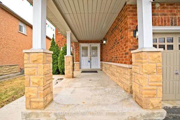 16 Cottontail RD, Brampton, ON L7A 3R3