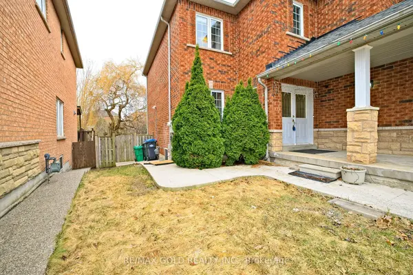 16 Cottontail RD, Brampton, ON L7A 3R3