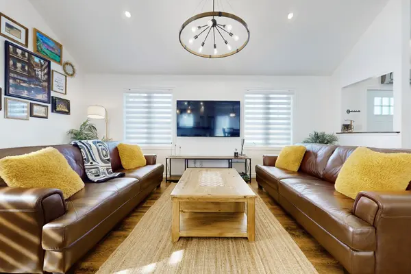 20 Glen Ross RD, Quinte West, ON K0K 2C0