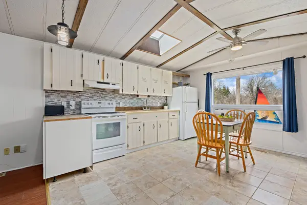 4 Laurel LN, Erin, ON N0B 1T0