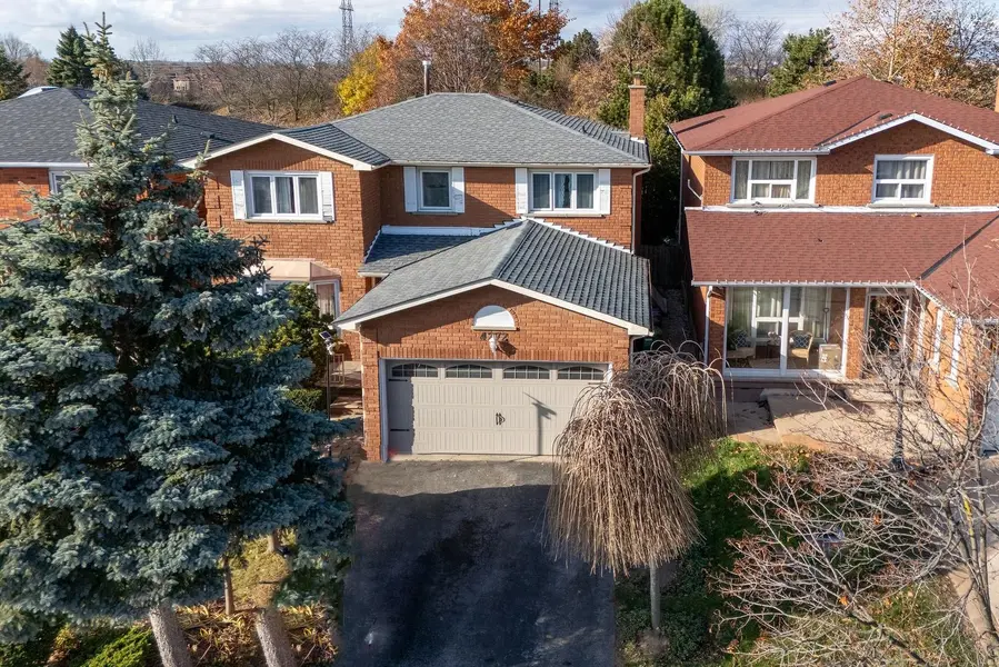 4272 Wakefield CRES, Mississauga, ON L5C 4M4
