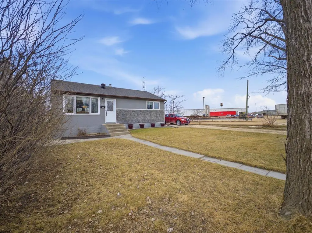 427 Deschambault ST, Winnipeg, MB R2H 0K2